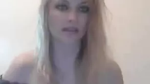 Строптивая блондинка мастурбирует бритую пизду RussianGIRL84