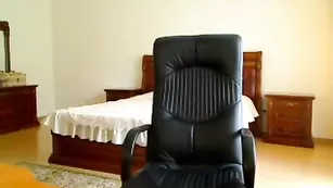 Загорелая сучка chocolate трахнулась со страпоном