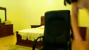 Обворожительная chocolate ебется резиновым диком