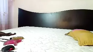 Симпатичная weadoresex обнажает красивые сиськи