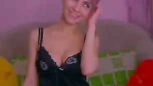 Шикарная sexyfairy раздевается и дрочит пизду