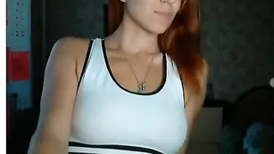 Рыжая нимфа xyjiurahka возбуждает большими сиськами