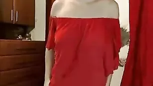 Смазливая девица Алина яро трахает задницу