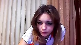 Сексапильная медсестра 0viola0 раздевается и дрочит киску