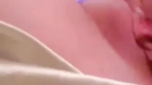 Белобрысая соска Bonia5 мастурбирует щели пальчиками