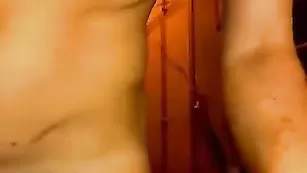 Извращенка sashkkka обливается кофе