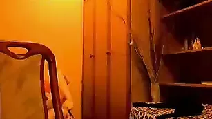 Извращенка sashkkka обливается кофе