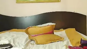 Сисястая брюнетка 1superlady трахает киску фаллосом