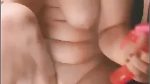 Зачетная нимфа Alexaferero трахает бритую киску