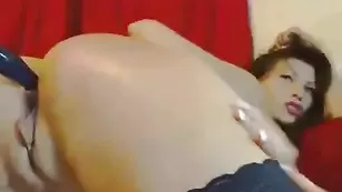 Пышногрудая детка Alinn1 выебала задницу