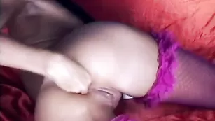 Шлендра в чулках annilove разрабатывает анус