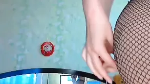 Похотливая нимфа luna не спешит раздеваться