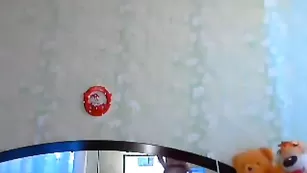 Похотливая нимфа luna не спешит раздеваться