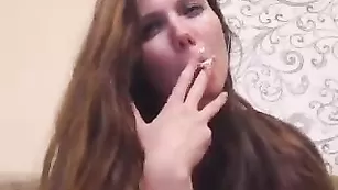 Горячие лесби xAlissAx трахают обе дырочки