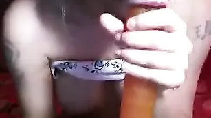 Пышногрудая телка SexNika сосет дилдо