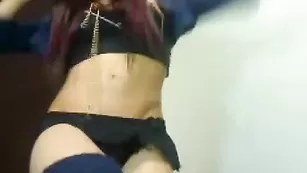 Девочка транс хвастается немалым хером