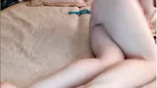 Пленительная dianeris трахает оба отверстия пальчиками