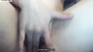 Знойная цыпочка Fendi трахнула себя фаллосом