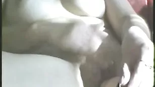 Мамочка довела себя до оргазма фаллосом