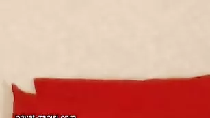 Блонда Hustlerstar трахает игрушкой свою киску