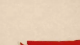 Блонда Hustlerstar трахает игрушкой свою киску