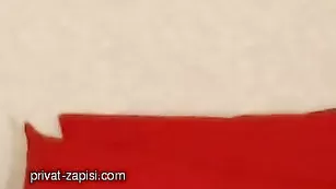 Блонда Hustlerstar трахает игрушкой свою киску