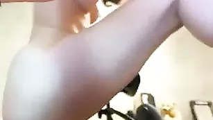 Конфетка раздевается kaprisya в привате