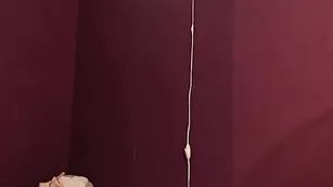 Аппетитная SexySabotage сосет толстый дик