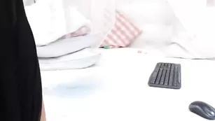 Леди на каблуках Melanielexxx трахает анал