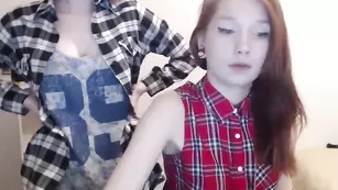 Рыжие самки sailorwhore раздеваются на камеру