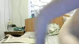 Похотливая малышка долбится в киску DoubleSweet1