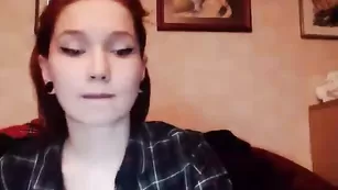 Симпатичные sailorwhore эротично раздеваются