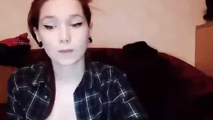 Симпатичные sailorwhore эротично раздеваются