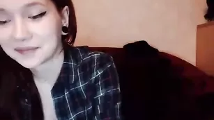 Симпатичные sailorwhore эротично раздеваются