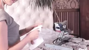 Роскошная Britanny_B трахает мокрую попку