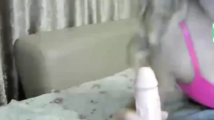 Милая девочка отсасывает страпон -Yanochka-