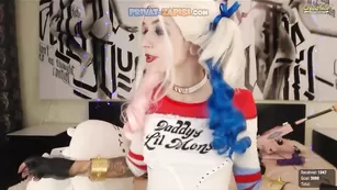 Шикарная сучка Purple_Bitch трахает очко