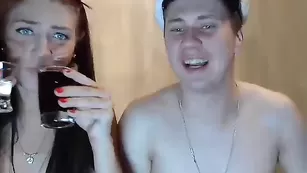 Чувак трахает подругу в зад loveboygirl