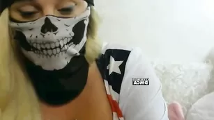 Пышногрудая куколка TAGIRA не показывает лицо