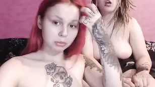 Голые шлюшки мастурбируют пизду Pirozhki