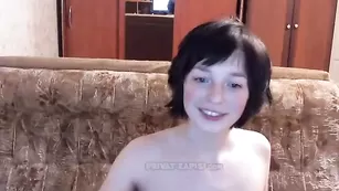 Грудастая брюнетка отсасывает член JeffJam