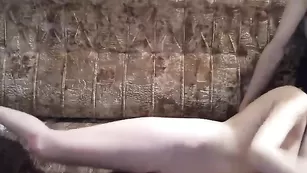 Грудастая брюнетка отсасывает член JeffJam