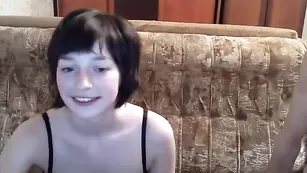 Грудастая брюнетка отсасывает член JeffJam