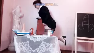 Распутная училка дрочит пизду Aariella