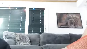 Жаркая курва рукой трахает очко Busty_Ir_Housewife