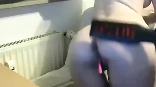 Грудастая пассия adelia_rey дрочит киску ловенсом