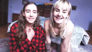 Русские путаны Xsweety_Angelsx показывают сиськи