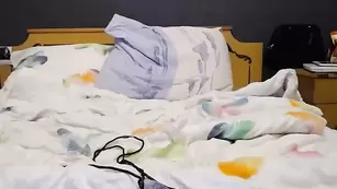 Худенькая пассия Loloannet показывает сиськи