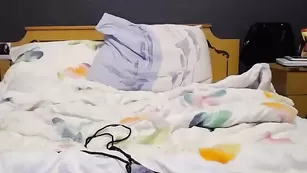 Худенькая пассия Loloannet показывает сиськи