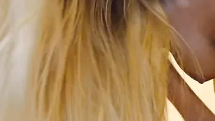 Сисястая богиня сосет резиновый хуй secretgoddess0